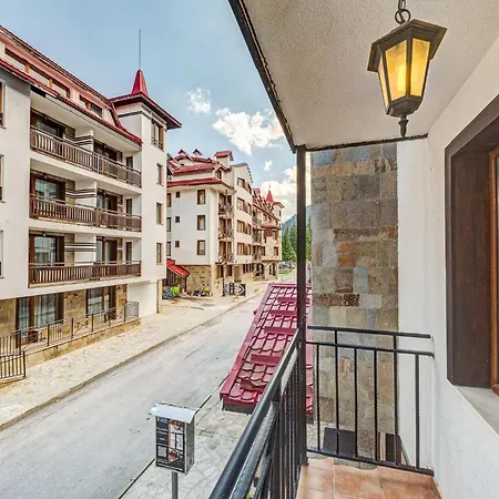 Warm At The Castle Complex With Balcony
